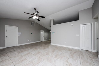 794 Del Prado Dr in Kissimmee, FL - Building Photo - Building Photo