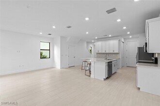 4286 Sonoma Oaks Dr in Naples, FL - Building Photo - Building Photo