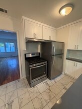 143 N Maple St, Unit 143.5 in Burbank, CA - Building Photo - Building Photo