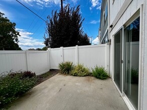 102 Plum Ln in Yakima, WA - Foto de edificio - Building Photo