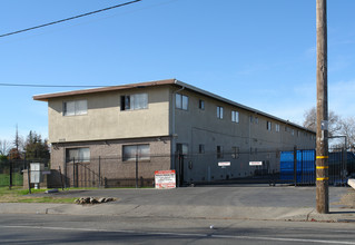 5218 Martin Luther King Jr Blvd in Sacramento, CA - Building Photo - Building Photo