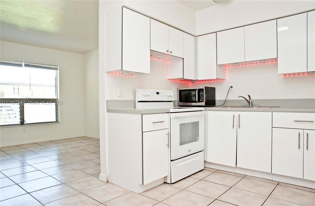 2206 Fillmore St in Hollywood, FL - Building Photo