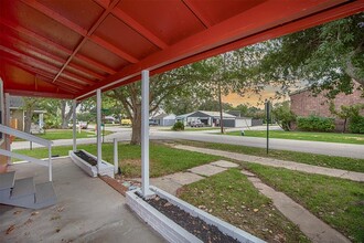 1217 N Meyer Ave in Seabrook, TX - Building Photo - Building Photo