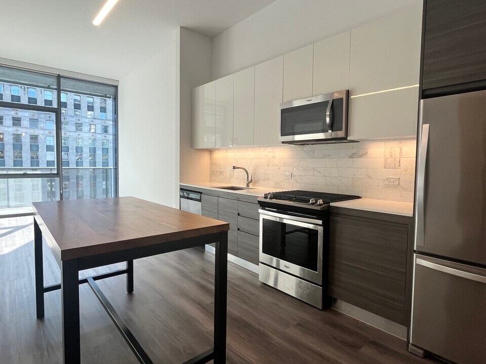 222 W Hubbard St in Chicago, IL - Foto de edificio