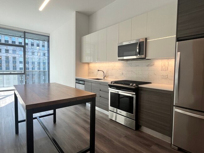 property at 222 W Hubbard St
