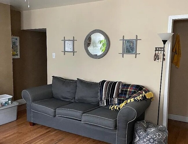 2511 Larkins Wy in Pittsburgh, PA - Foto de edificio - Building Photo