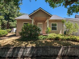 2417 Agate St in Eugene, OR - Building Photo