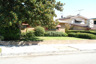 228 N Cedar St in Glendale, CA - Building Photo - Building Photo