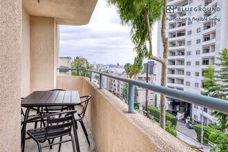 7275 Franklin Ave in Los Angeles, CA - Building Photo - Building Photo