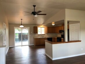 3435 SW Pumice Ave in Redmond, OR - Building Photo - Building Photo