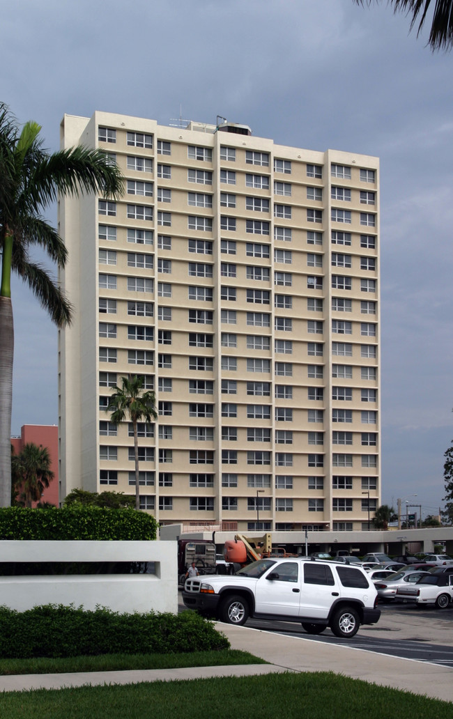 St James Residences in West Palm Beach, FL - Foto de edificio - Building Photo