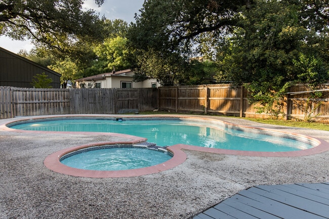 15403 Long Creek St in San Antonio, TX - Foto de edificio - Building Photo