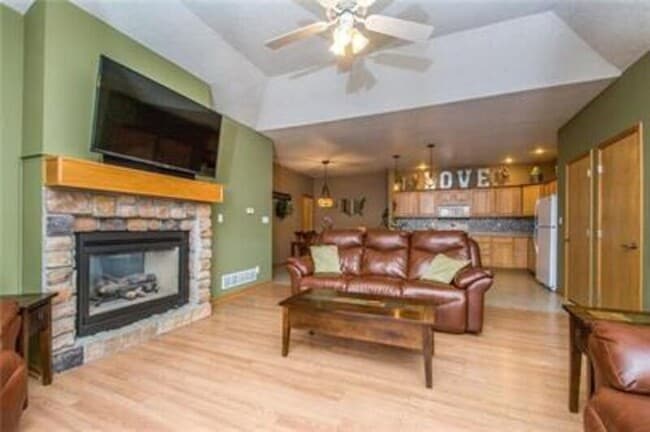 523 E 4th St in Huxley, IA - Building Photo - Building Photo