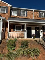 1348 Green Oaks Ln in Charlotte, NC - Building Photo