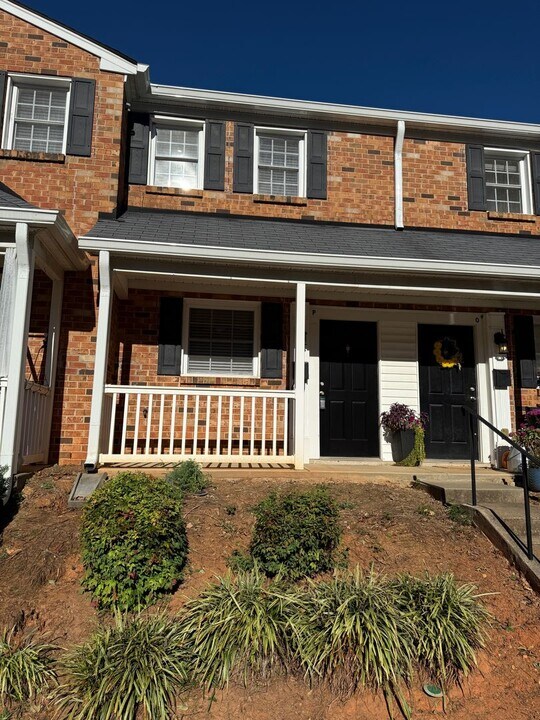 1348 Green Oaks Ln in Charlotte, NC - Building Photo
