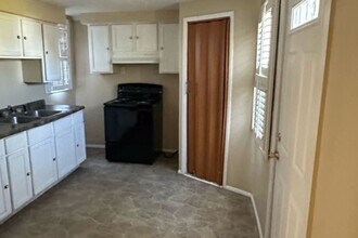 1643 Columbia Ave in Indianapolis, IN - Foto de edificio - Building Photo