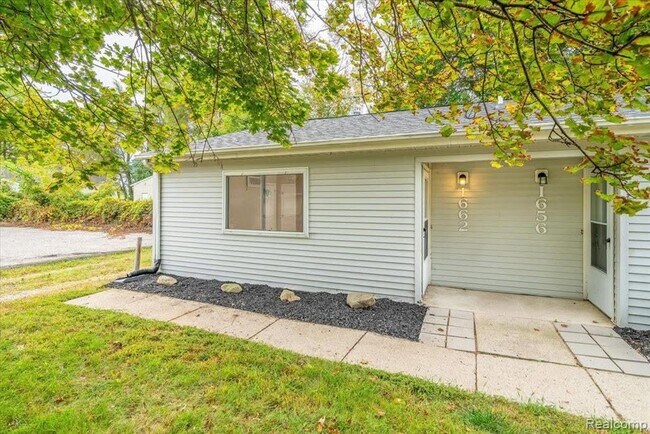 1662 Parkwood Ave in Ypsilanti, MI - Building Photo - Building Photo