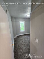 934 Alhambra Rd in Cleveland, OH - Building Photo