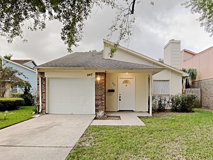 942 Somercotes Ln in Channelview, TX - Building Photo