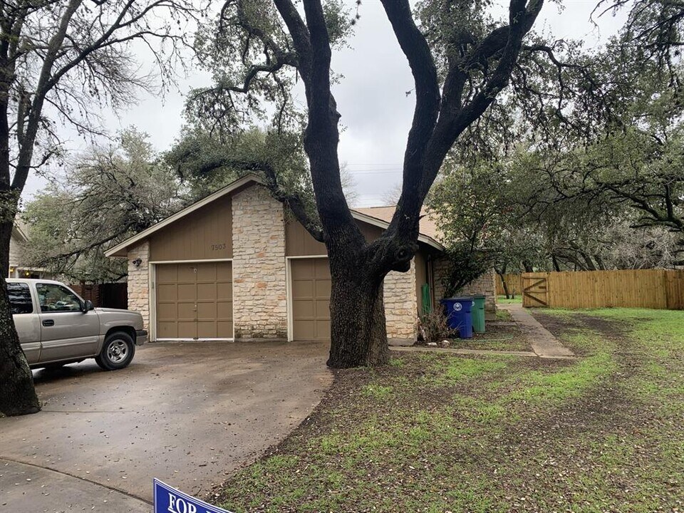 7503 St Amant Pl in Austin, TX - Building Photo