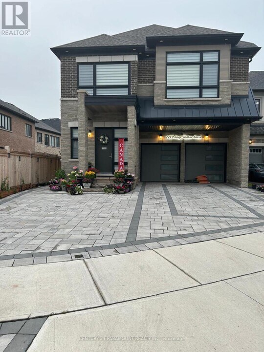 1153 Stag Holw in Oakville, ON - Building Photo