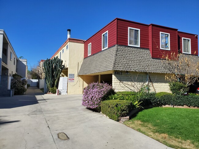 5917 Buffalo Ave in Van Nuys, CA - Building Photo - Building Photo