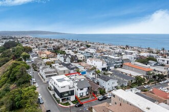 472 36th St-Unit -10 in Manhattan Beach, CA - Foto de edificio - Building Photo