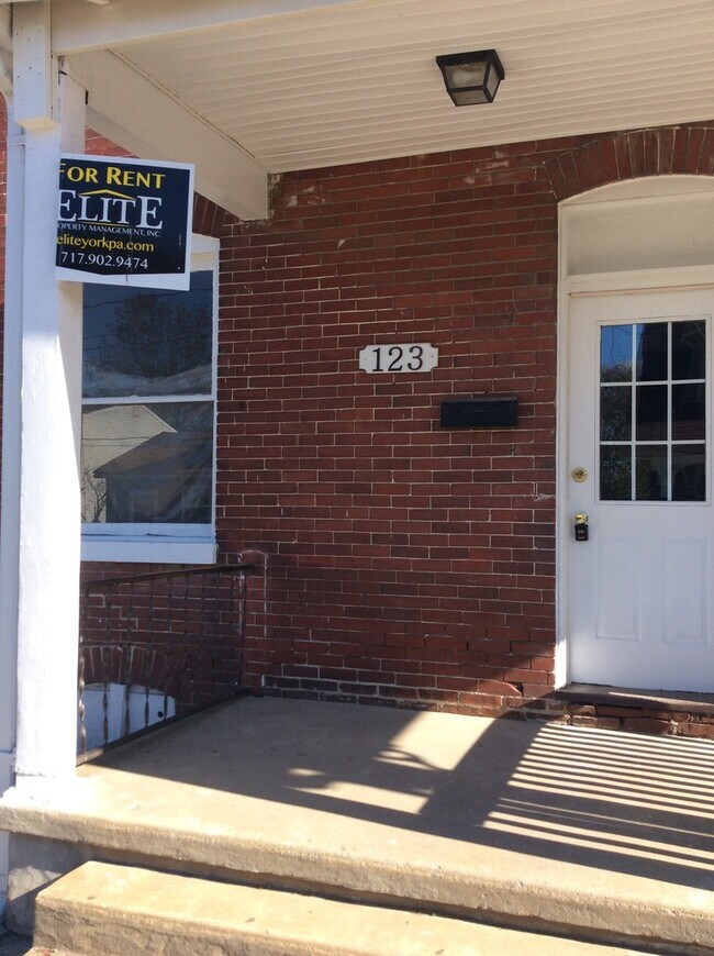 property at 123 N Albemarle St