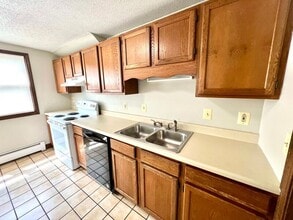 892 St James Ave in Springfield, MA - Building Photo - Building Photo