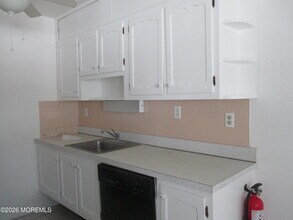 306C W Malvern Ct in Lakewood, NJ - Building Photo - Building Photo