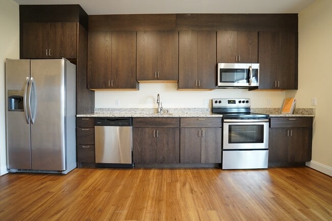 367 Broadway, Unit 403 in Somerville, MA - Building Photo - Building Photo