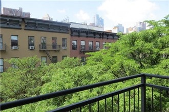 447 W 47th St-Unit -7 in New York, NY - Building Photo - Building Photo