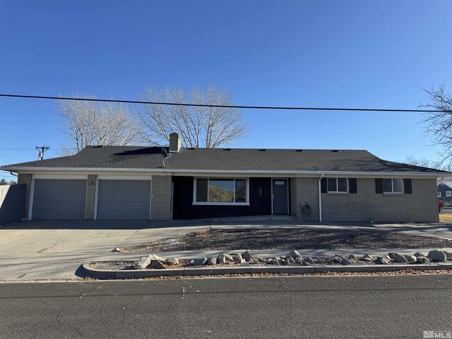 220 Pleasant St in Winnemucca, NV - Building Photo - Building Photo