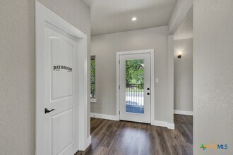 1216 Canyon Lake Dr in Canyon Lake, TX - Building Photo - Building Photo