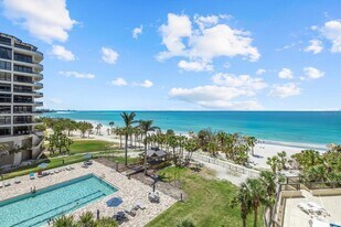 435 L Ambiance Dr in Longboat Key, FL - Building Photo