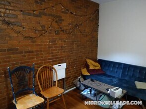 894 Huntington Ave in Boston, MA - Building Photo - Building Photo