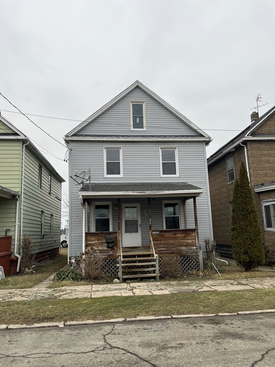 960 W 16th St, Unit 2 in Erie, PA - Building Photo