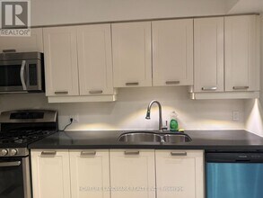 307 Axminster Dr in Richmond Hill, ON - Building Photo - Building Photo