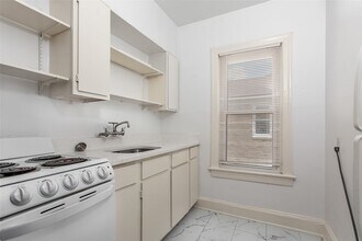 5900 Oram St, Unit 8 in Dallas, TX - Foto de edificio - Building Photo