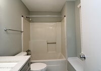 498 Hemlock Dr photo'