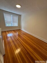 10 Barrows St, Unit 4 in Boston, MA - Foto de edificio - Building Photo