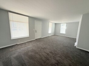 340 E Baker St in Bloomington, IL - Building Photo - Building Photo