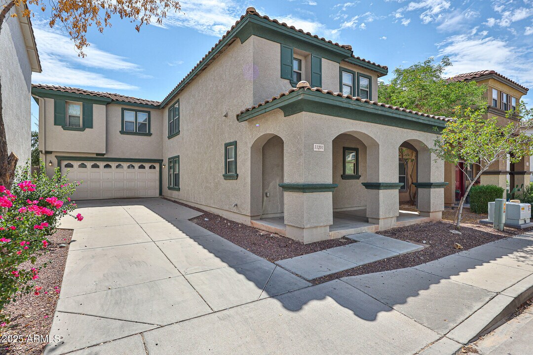 11201 W McKinley St in Avondale, AZ - Building Photo