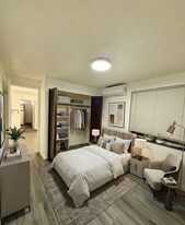 6860 N Waterway Dr in Miami, FL - Building Photo