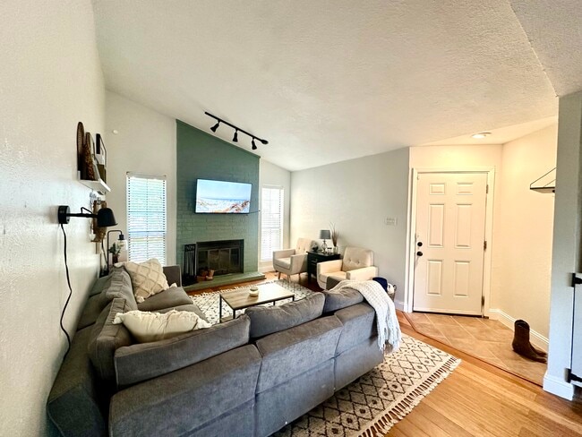 1108 Quail Valley Ln in Arlington, TX - Building Photo - Building Photo