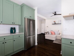 1335 W Lunt Ave in Chicago, IL - Building Photo - Building Photo