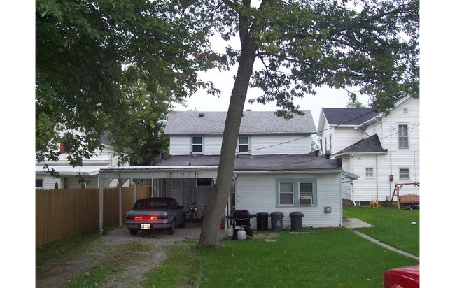 Columbia City Triplex in Columbia City, IN - Foto de edificio - Building Photo