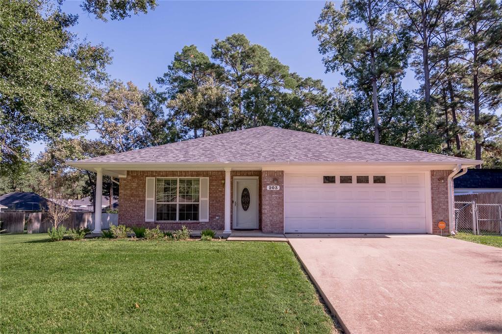 203 Pine Valley in Huntsville, TX - Building Photo