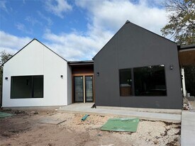 1304 Lipan Trail in Austin, TX - Building Photo