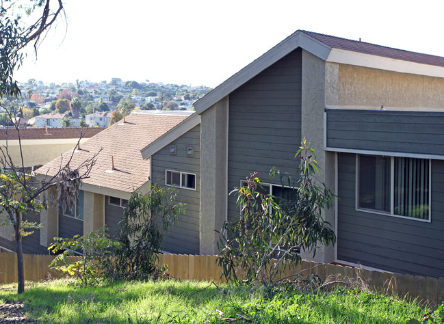 Sunset Village in San Diego, CA - Foto de edificio - Building Photo